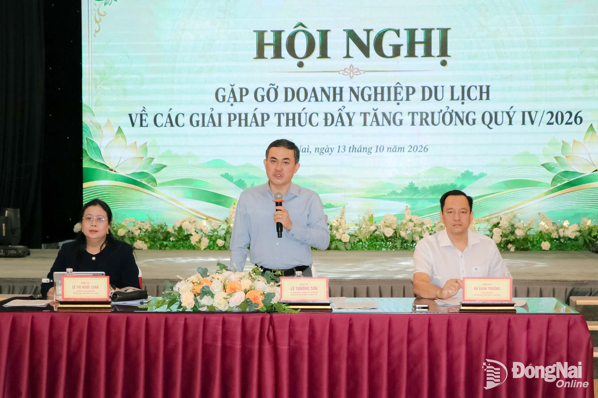 Le Truong Son, Vice Chairman of the Dong Nai City People’s Committee, and leaders of the DoCST chair the meeting. Photo: Vuong The