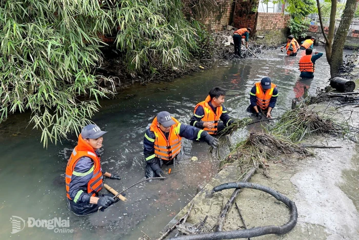 Đội chữa cháy và CNCH khu vực 3 chung tay thực hiện công tác dân vận tại địa phương
