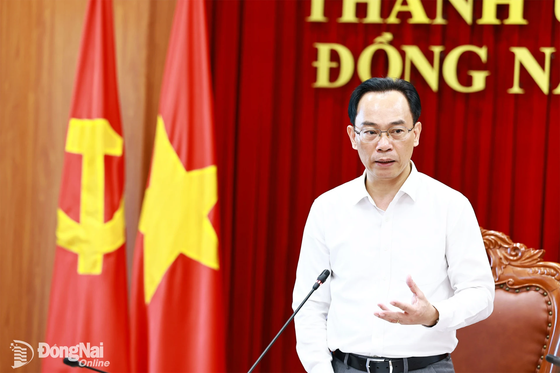 Hoang Minh Son, Member of the PCC and Minister of Education and Training, speaks at the meeting. Photo: Cong Nghia


