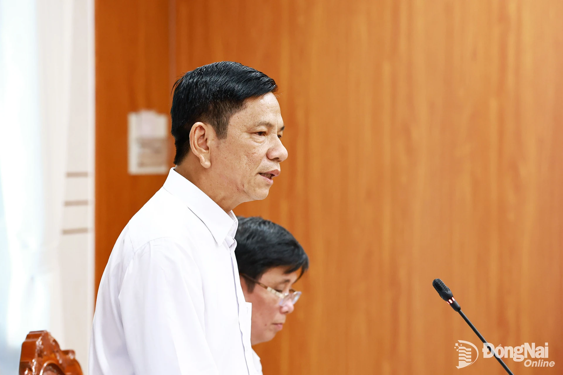 Dr. Nguyen Van Toan, Acting Vice Rector of Dong Nai University, presents the university’s report. Photo: Cong Nghia

