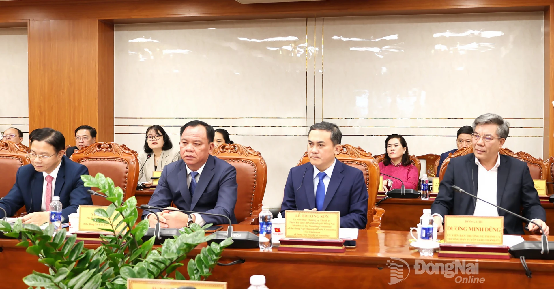Representatives of the MoFA and Dong Nai City attend the meeting. Photo: Ngoc Lien

