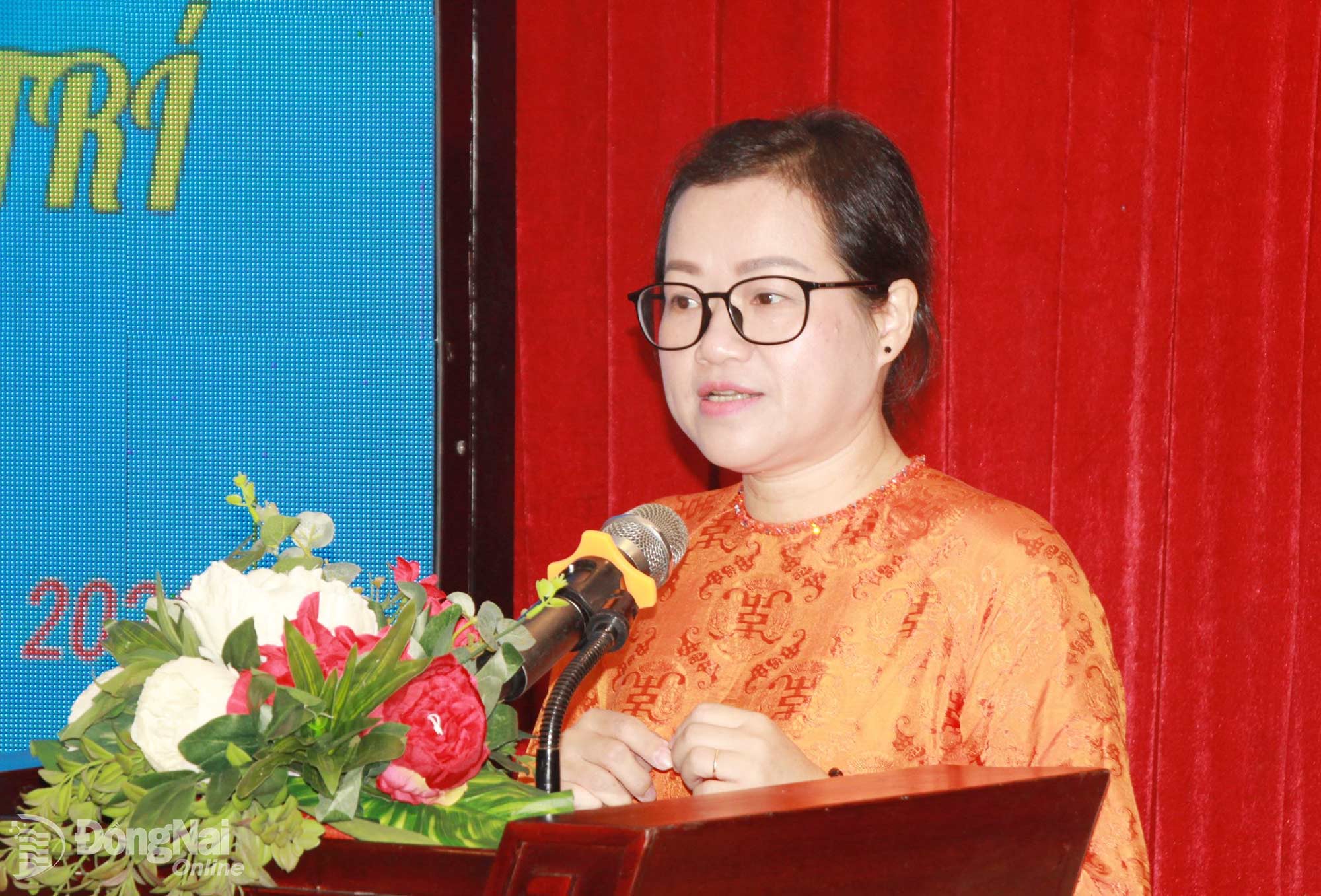 Bà Bùi Thị Hạnh, Phó Chủ tịch Hội Liên hiệp Phụ nữ thành phố, Trưởng ban Công tác Phụ nữ thành phố phát biểu chúc mừng tại buổi họp mặt. Ảnh: Nga Sơn