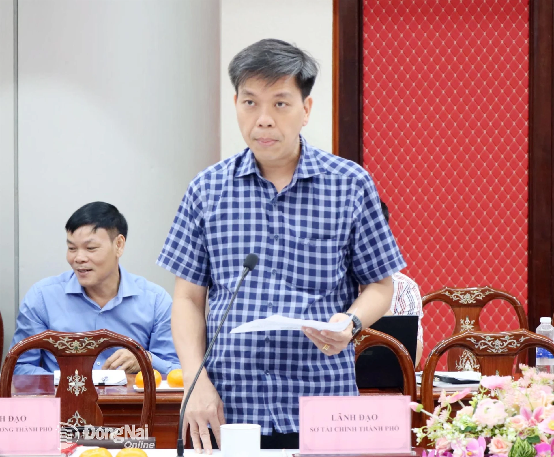 Ngo Duc Thang, Deputy Director of the Department of Finance, speaks at the meeting. Photo: Vuong The
