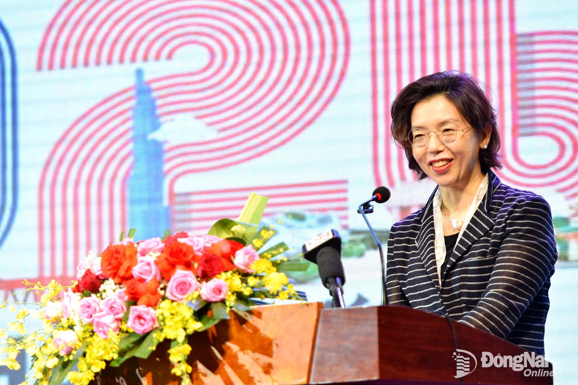 RoK Ambassador to Viet Nam Lee Miyon speaks at the meeting. Photo: Ngoc Lien

