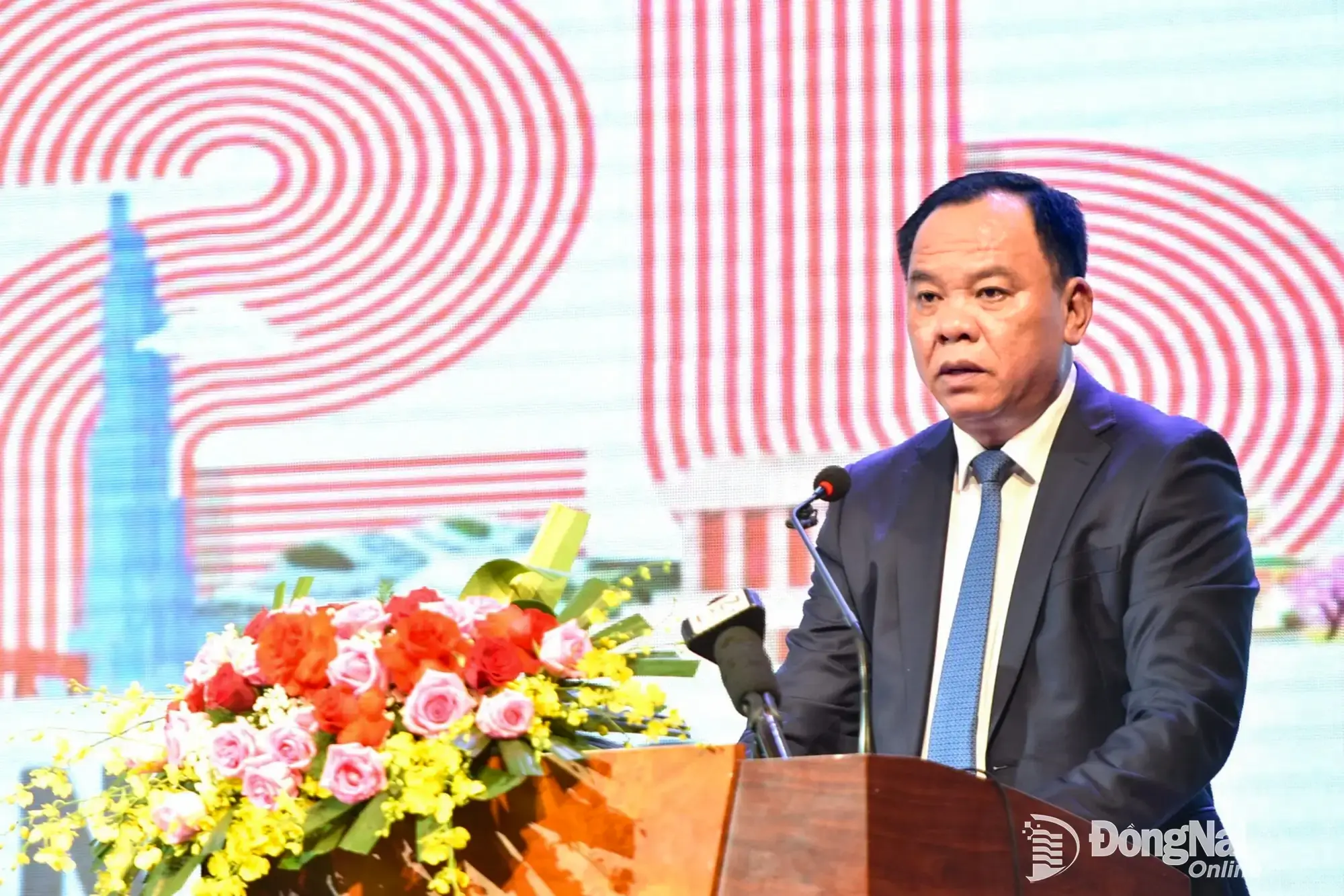 Vo Tan Duc, Deputy Secretary of the CPC, speaks at the meeting. Photo: Ngoc Lien

