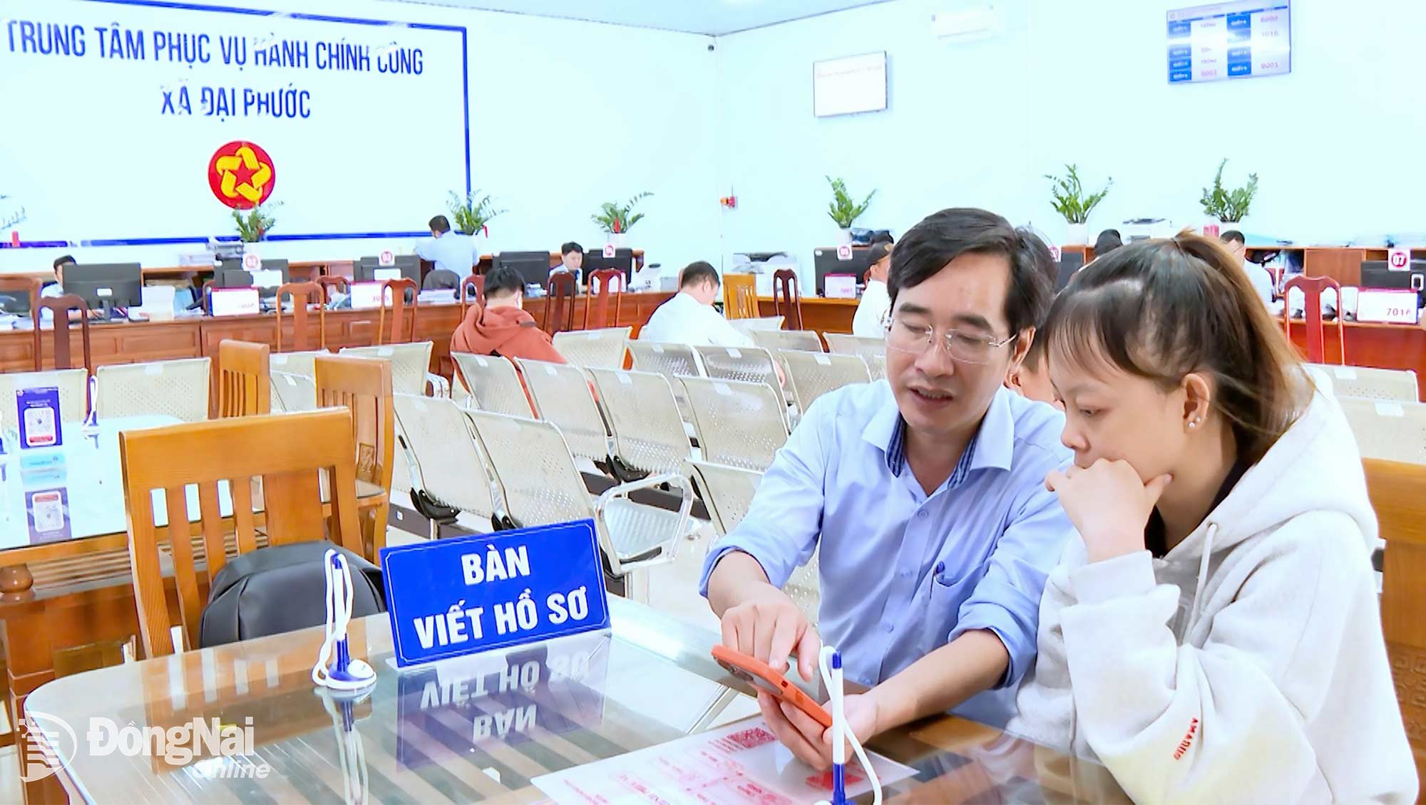 Dai Phuoc Commune promotes a people-friendly administration and digital transformation to create momentum for development and investment attraction. Photo: Phuoc Tho

