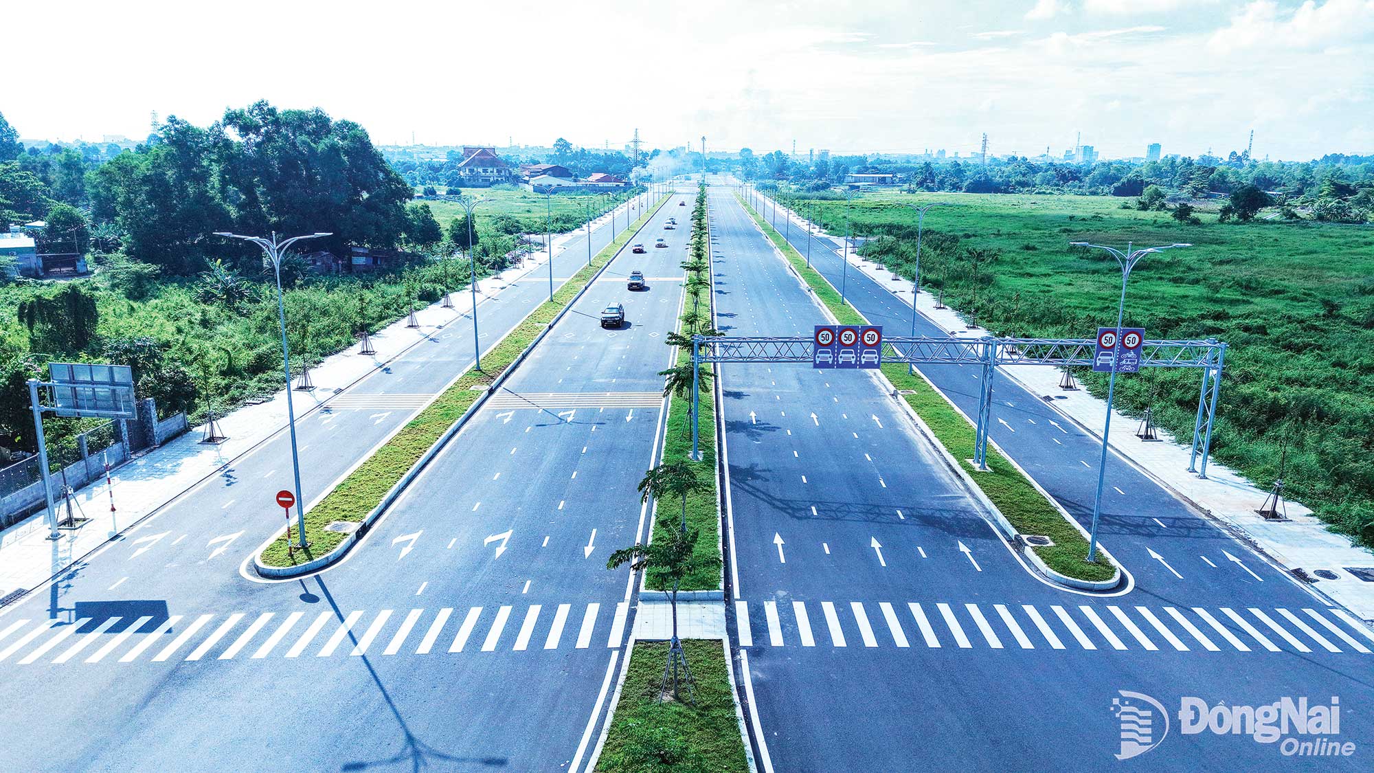 The 10-lane road in Hiep Hoa Quarter, Tran Bien Ward, is nearing completion, contributing to the development of the citys central urban area. Photo: Cong Nghia


