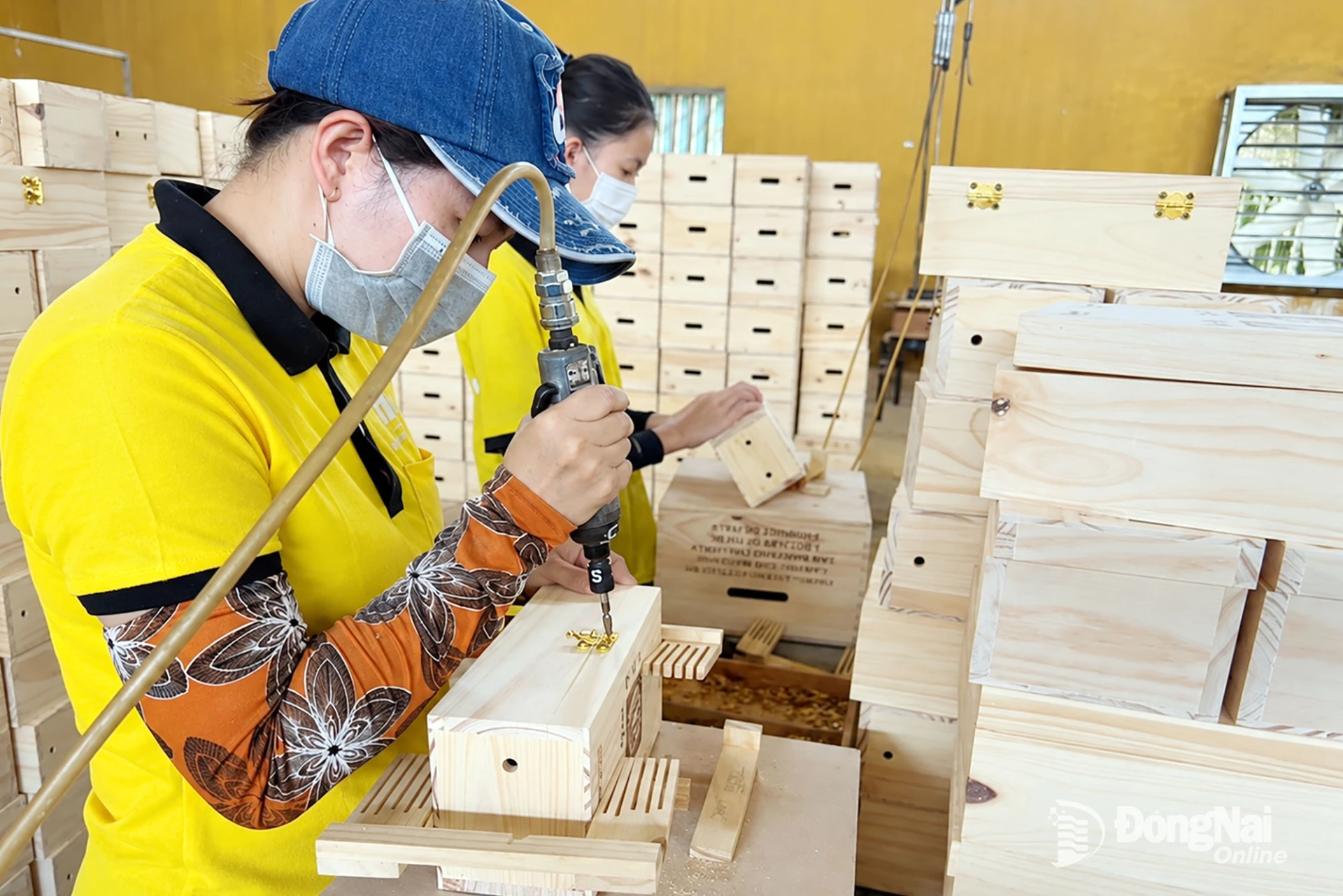 Workers at Hoang Tan Hoa Co., Ltd. in Long Binh Ward. Photo: Vuong The

