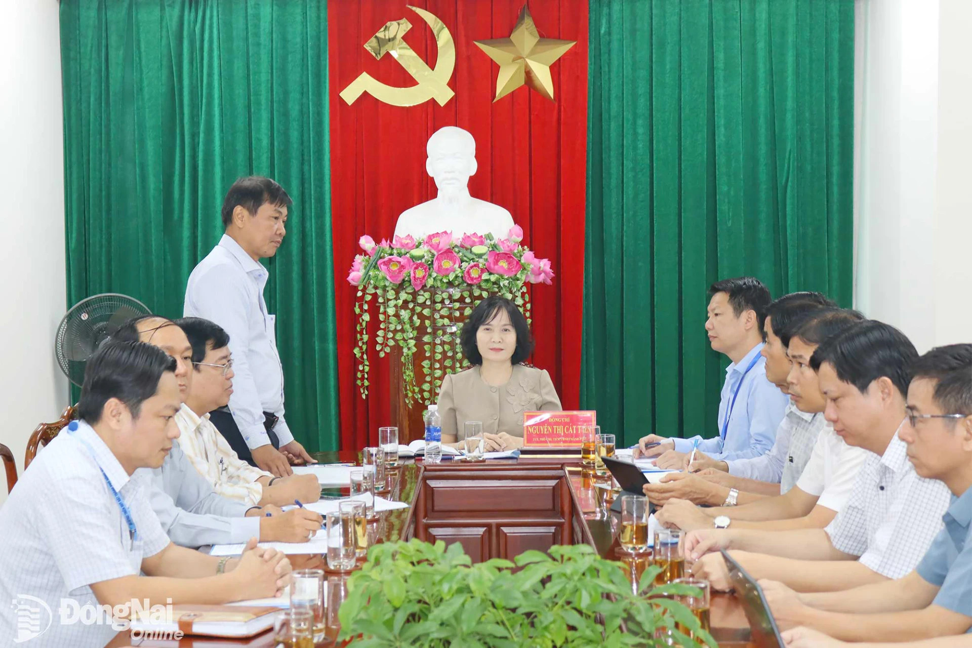 Thành ủy viên, Phó Chủ tịch UBND thành phố Nguyễn Thị Cát Tiên chủ trì buổi làm việc. Ảnh: Hoàng Lộc

