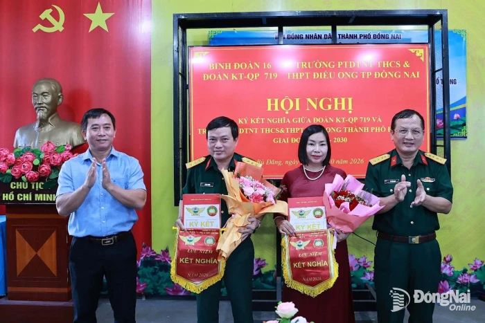 Đoàn KT-QP 719 và Trường Điểu Ong tăng cường phối hợp giáo dục thế hệ trẻ