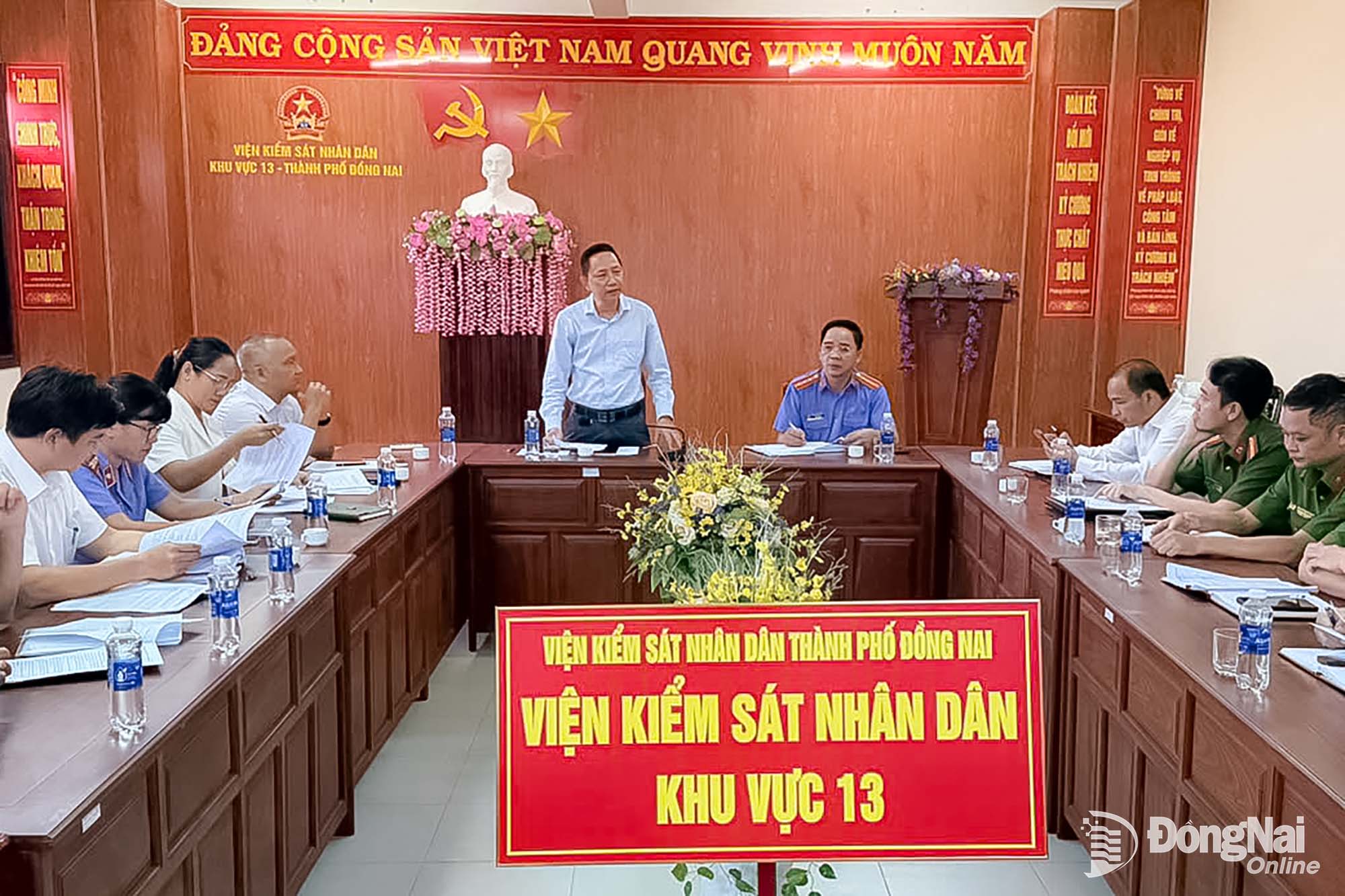 Phó Giám đốc Sở Tư pháp Nguyễn Trọng Trí phát biểu tại buổi làm việc. Ảnh: Viết Cường


