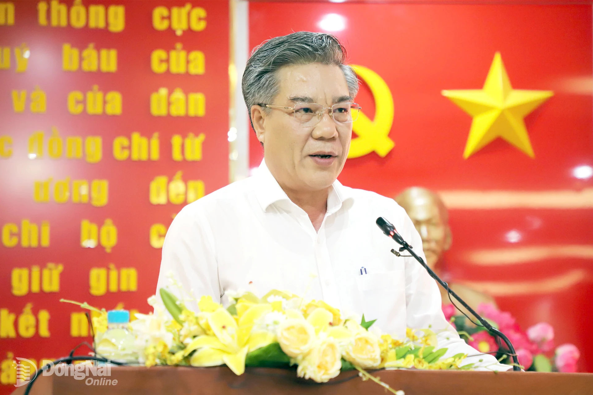 Head of the CPC’s Commission for Information and Education Duong Minh Dung delivers the opening remarks. Photo: My Ny