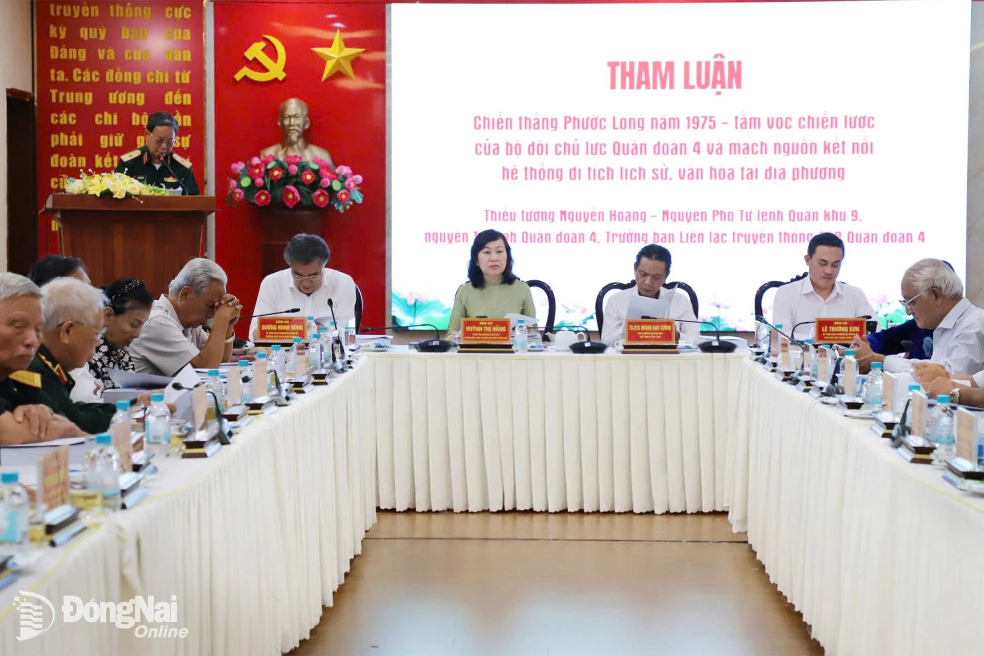 Major General Nguyen Hoang, former Deputy Commander of Military Region 9 and former Commander of Corps 4, presents a paper at the conference. Photo: My Ny