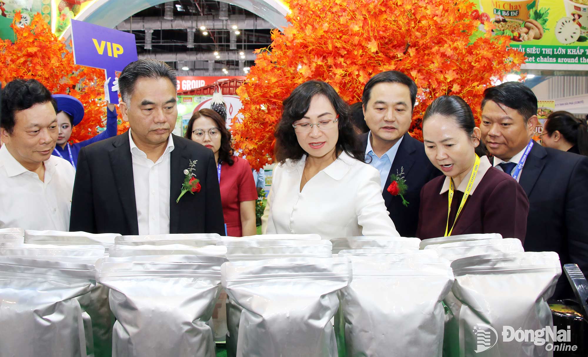 Delegates visit Dong Nai’s collective booth at the fair. Photo: Hai Quan

