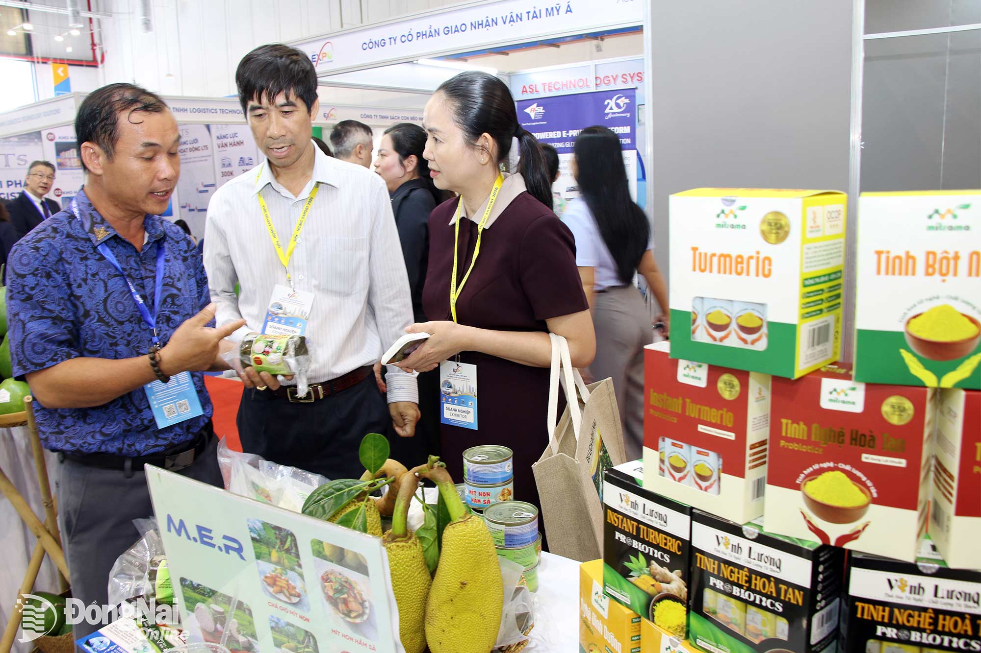 Dong Nai businesses showcase their products at the fair. Photo: Hai Quan

