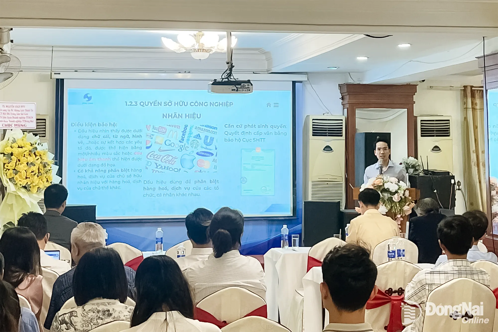 Speakers deliver presentations at the seminar. Photo: Hai Quan

