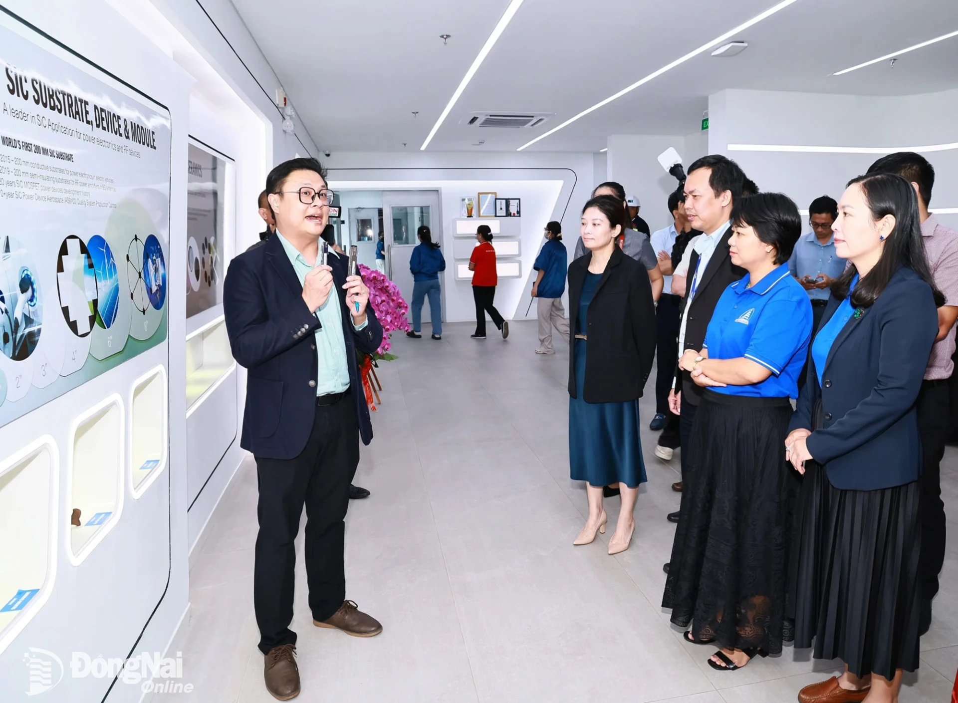 General Director of Coherent Vietnam showcases high-tech products manufactured in Dong Nai. Photo: Cong Nghia

