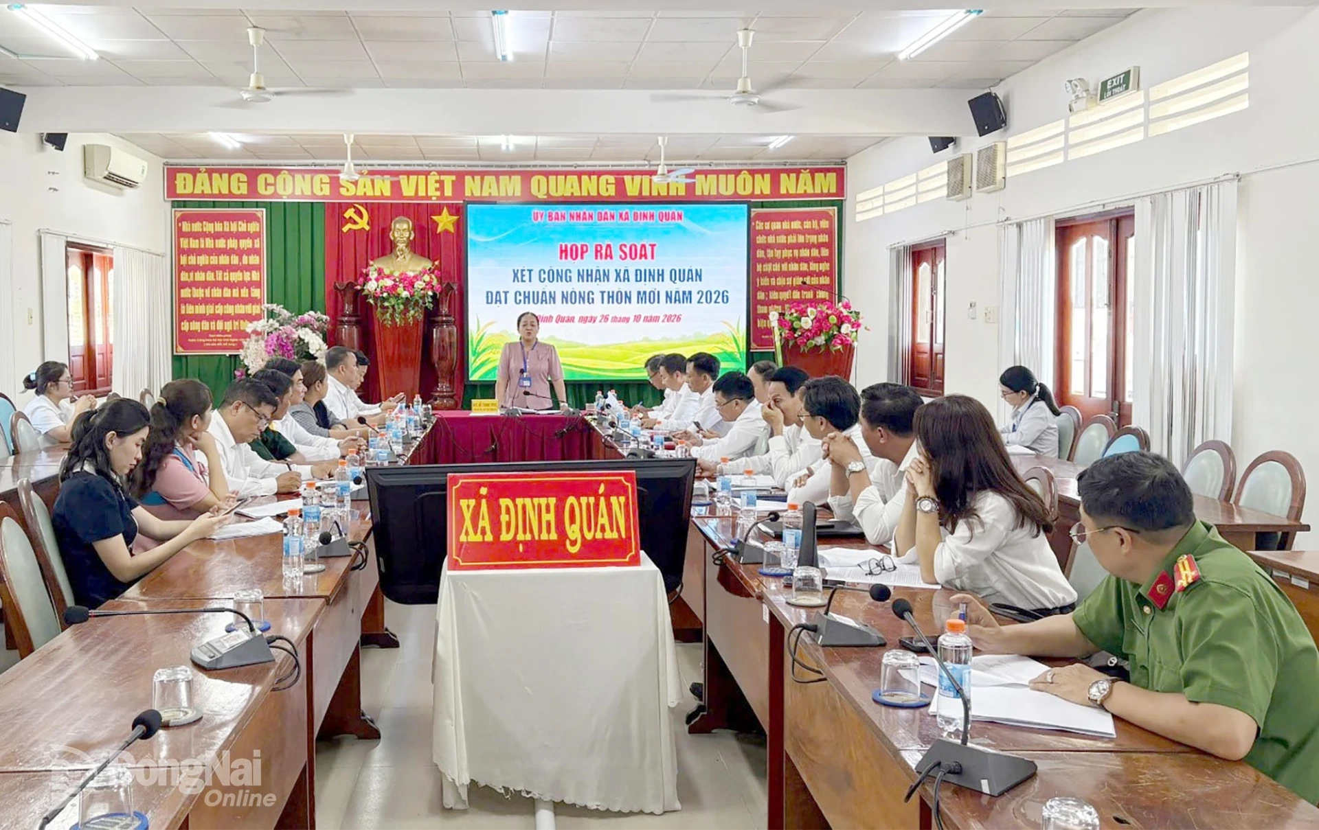 Phó Bí thư Đảng ủy, Chủ tịch UBND xã Hồ Thanh Trúc phát biểu tại cuộc họp. Ảnh: Đan Nhi

