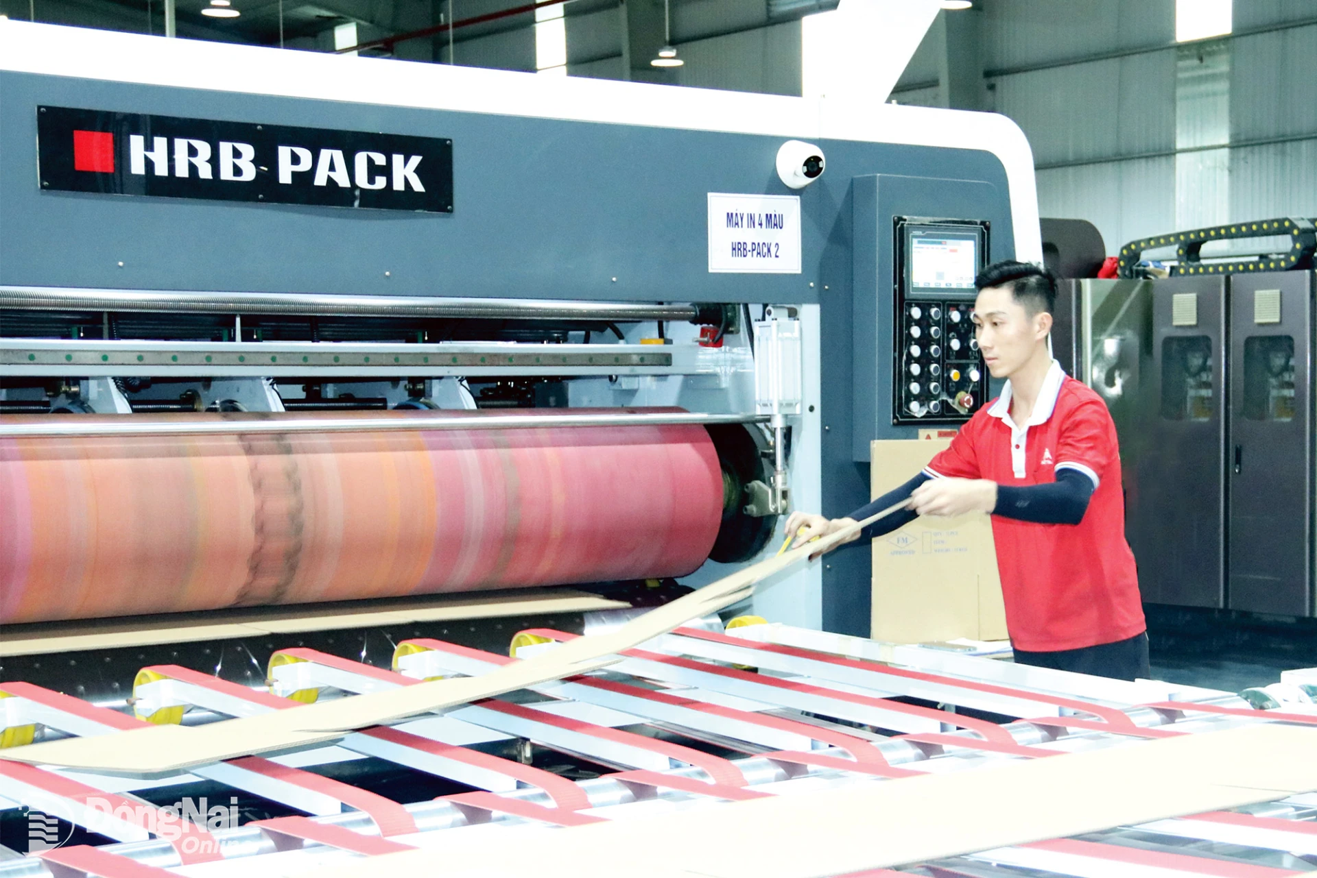 Sản xuất tại Công ty TNHH Bao bì Nhất Tín An (Khu công nghiệp Biên Hòa 2). Ảnh: Vương Thế

