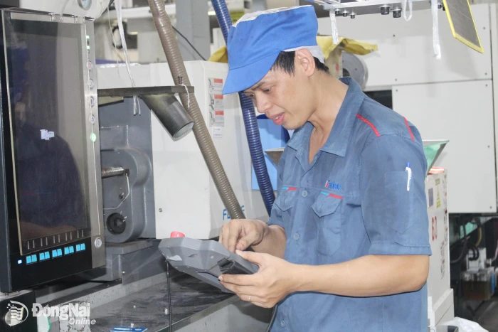 Doanh nghiệp, người lao động chung sức bứt phá