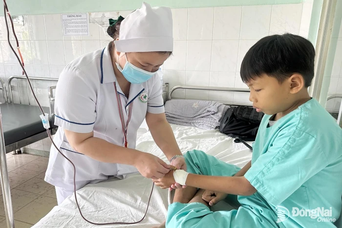 Tham gia bảo hiểm y tế hộ gia đình, thêm một “lá chắn vàng” cho sức khỏe