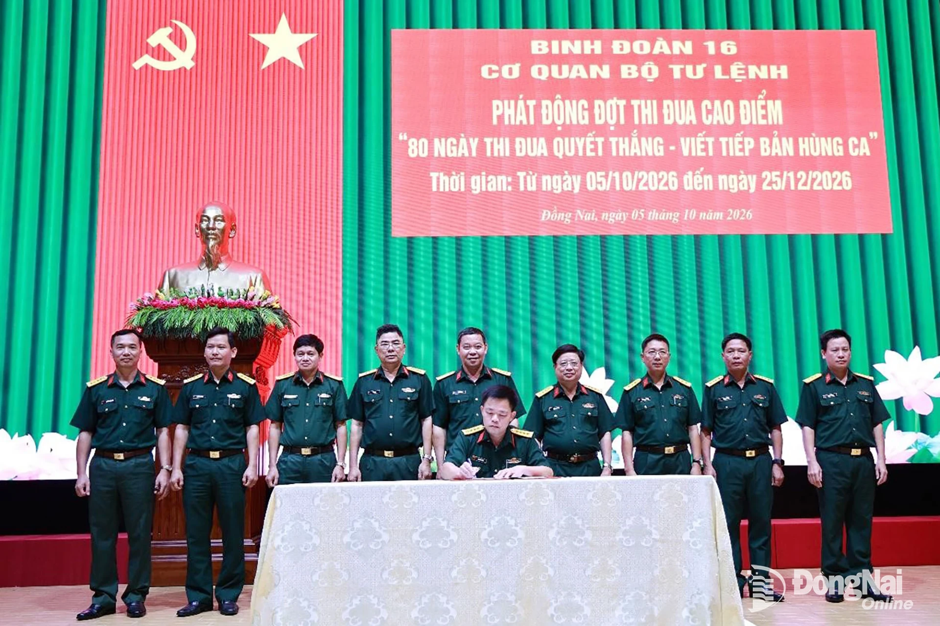 Các cơ quan ký kết giao ước thi đua.