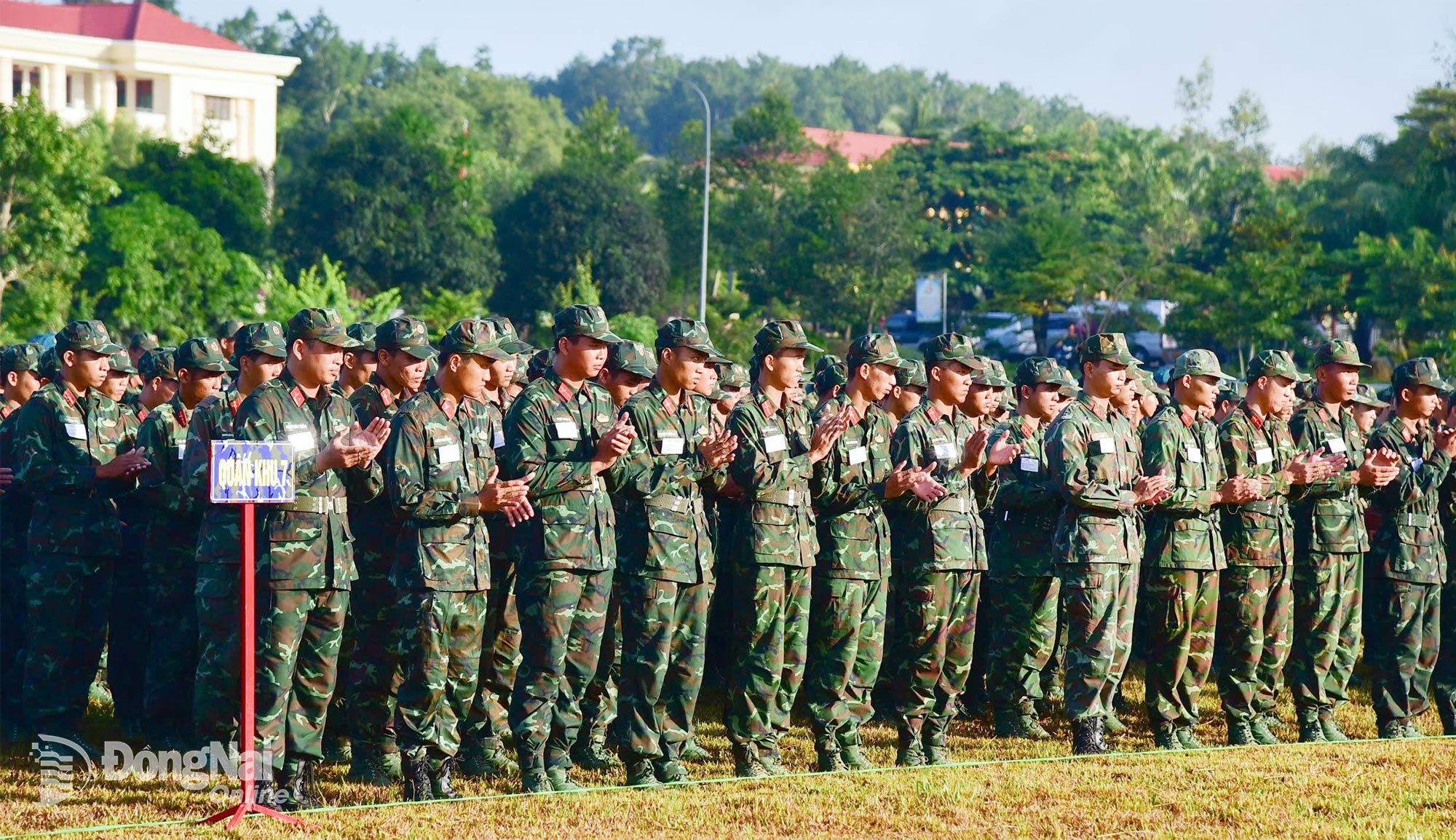 Khối lực lượng vũ trang Quân khu 7, trong đó có thành phố Đồng Nai tham gia tổng duyệt. Ảnh: Nguyễn Ân