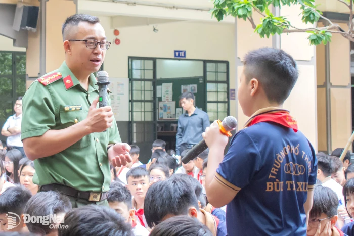 Xây dựng “sức đề kháng” cho giới trẻ trên không gian mạng