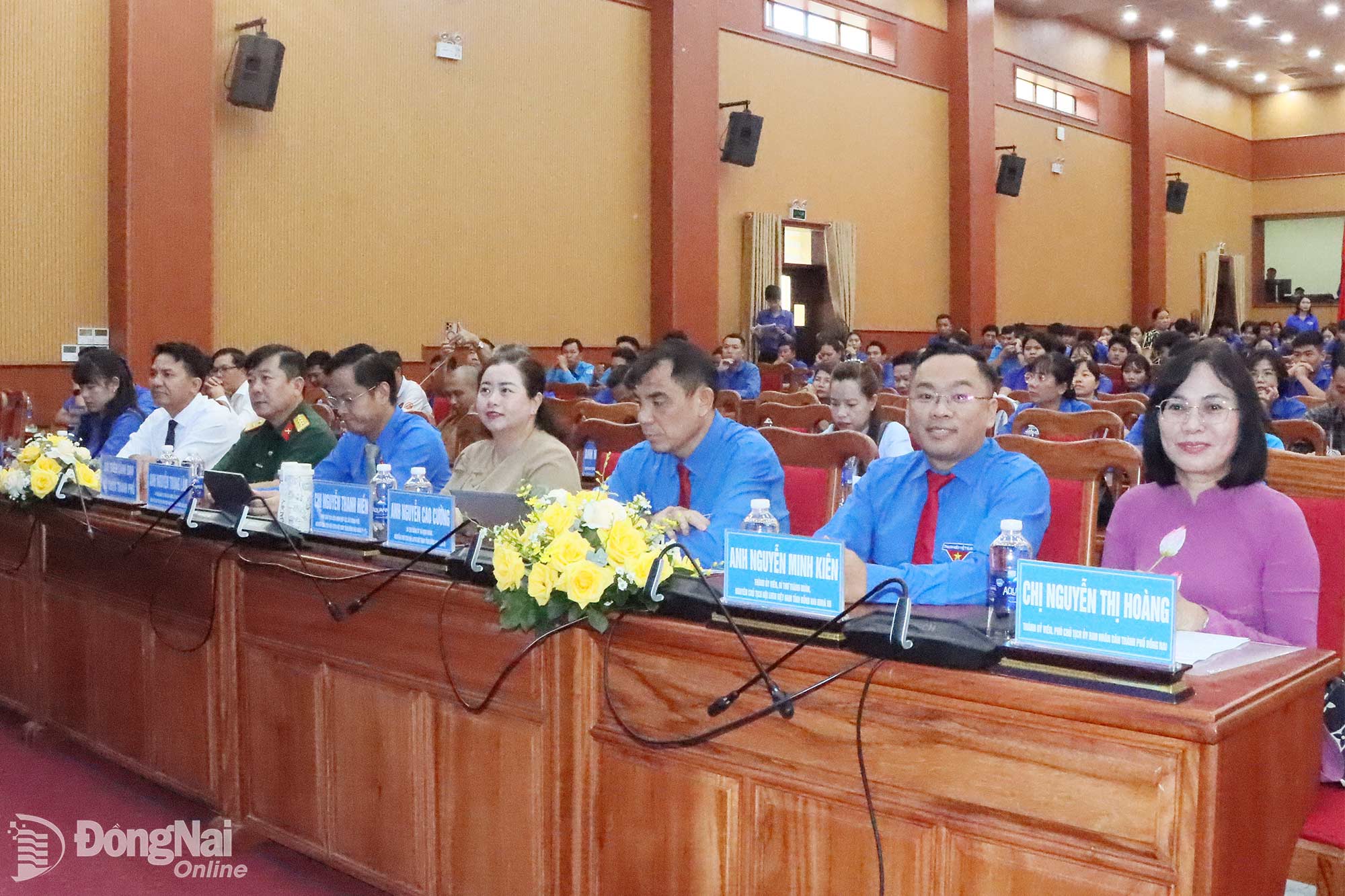 Thành ủy viên, Phó Chủ tịch UBND thành phố Nguyễn Thị Hoàng cùng các đại biểu dự họp mặt. Ảnh: Quang Minh