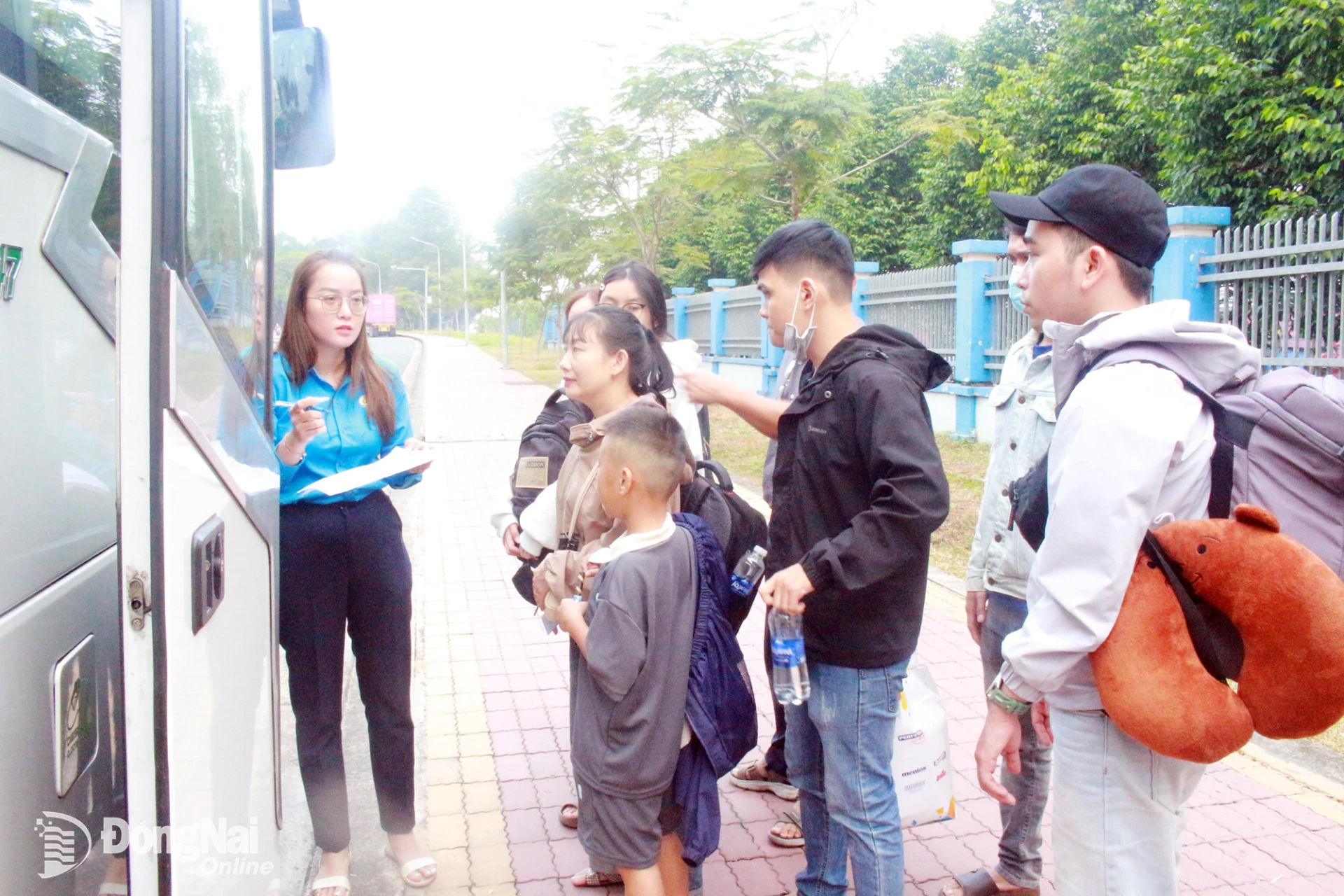 Workers travel home aboard reunion buses during Tet 2026. Photo: N. Hoa


