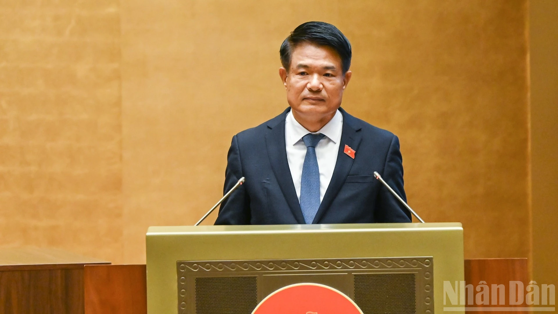 Viện trưởng Viện Kiểm sát nhân dân tối cao Nguyễn Huy Tiến trình bày Báo cáo về công tác tiếp thu, giải trình và chỉnh lý dự thảo Bộ luật Tố tụng hình sự (sửa đổi). (Ảnh: DUY LINH)
