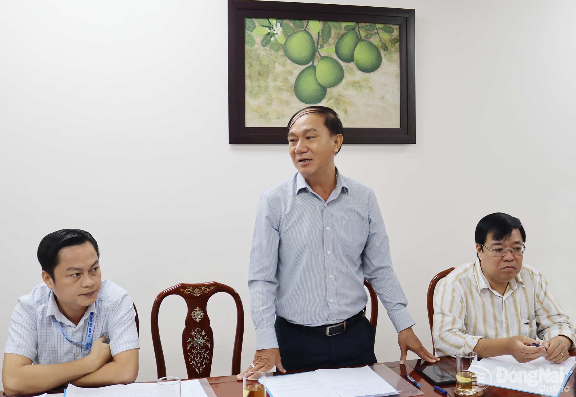 A representative of the project owner speaks at the meeting. Photo: Hoang Loc