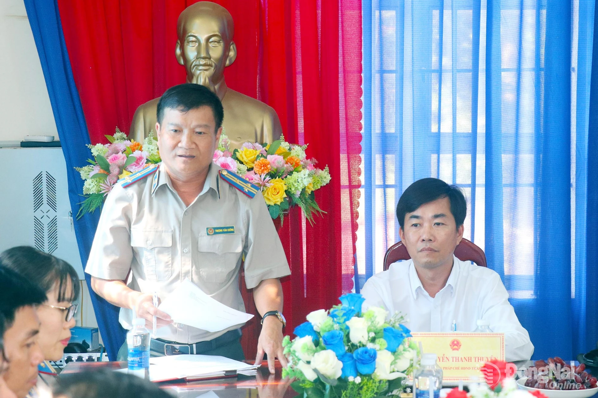Ông Trương Văn Cường, Trưởng phòng Thi hành án dân sự khu vực 12 phát biểu tại buổi làm việc với đoàn giám sát. Ảnh: An Nhơn