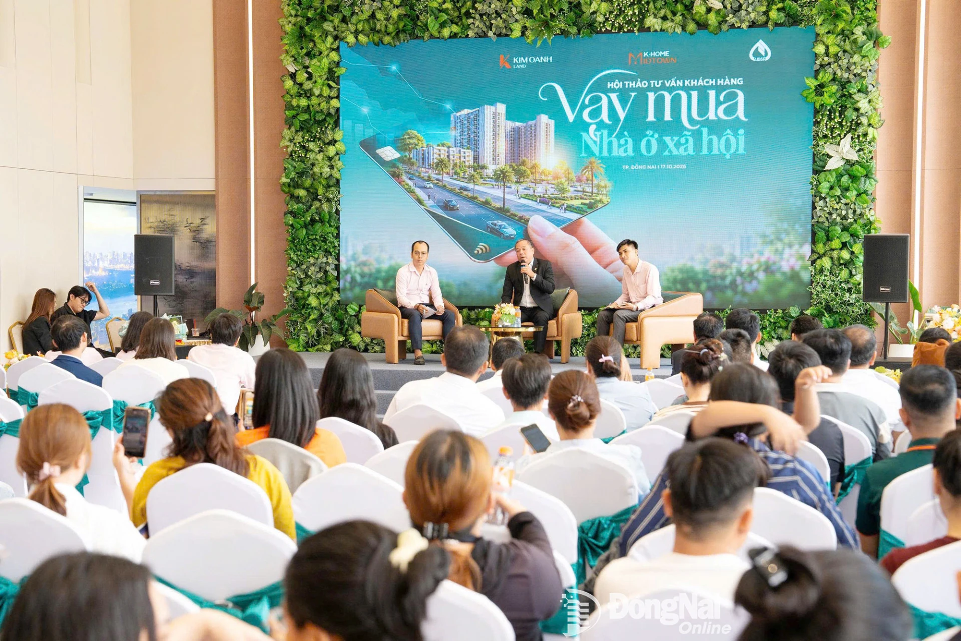 The bank and project developers regularly organize consultation sessions on social housing loans for prospective borrowers. Photo: Viet Cuong

