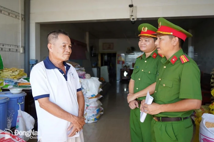 Đội Chữa cháy và CNCH khu vực 3 tuyên truyền, hướng dẫn các biện pháp bảo đảm an toàn trong quá trình phá dỡ công trình phục vụ thi công tuyến đường Lê Duẩn.