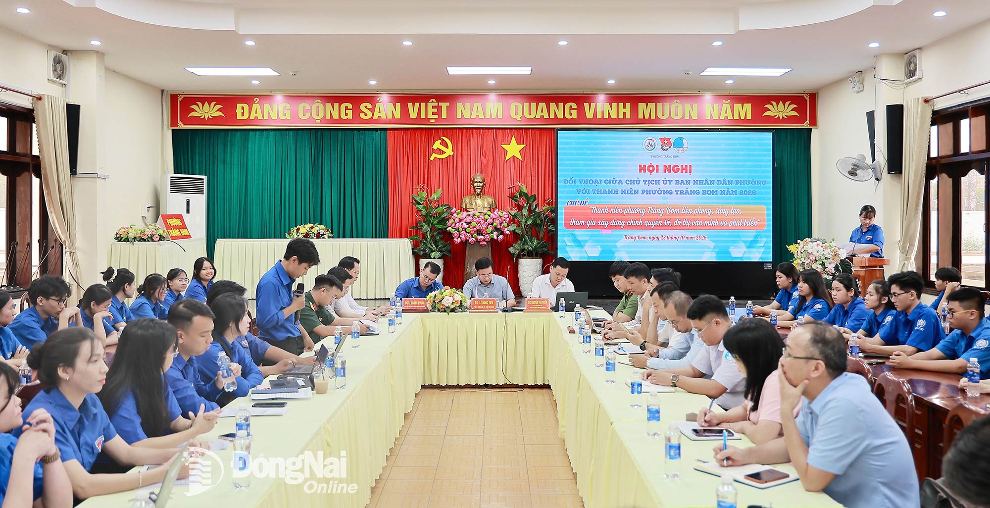 Quang cảnh buổi đối thoại. Ảnh: Vũ Ninh