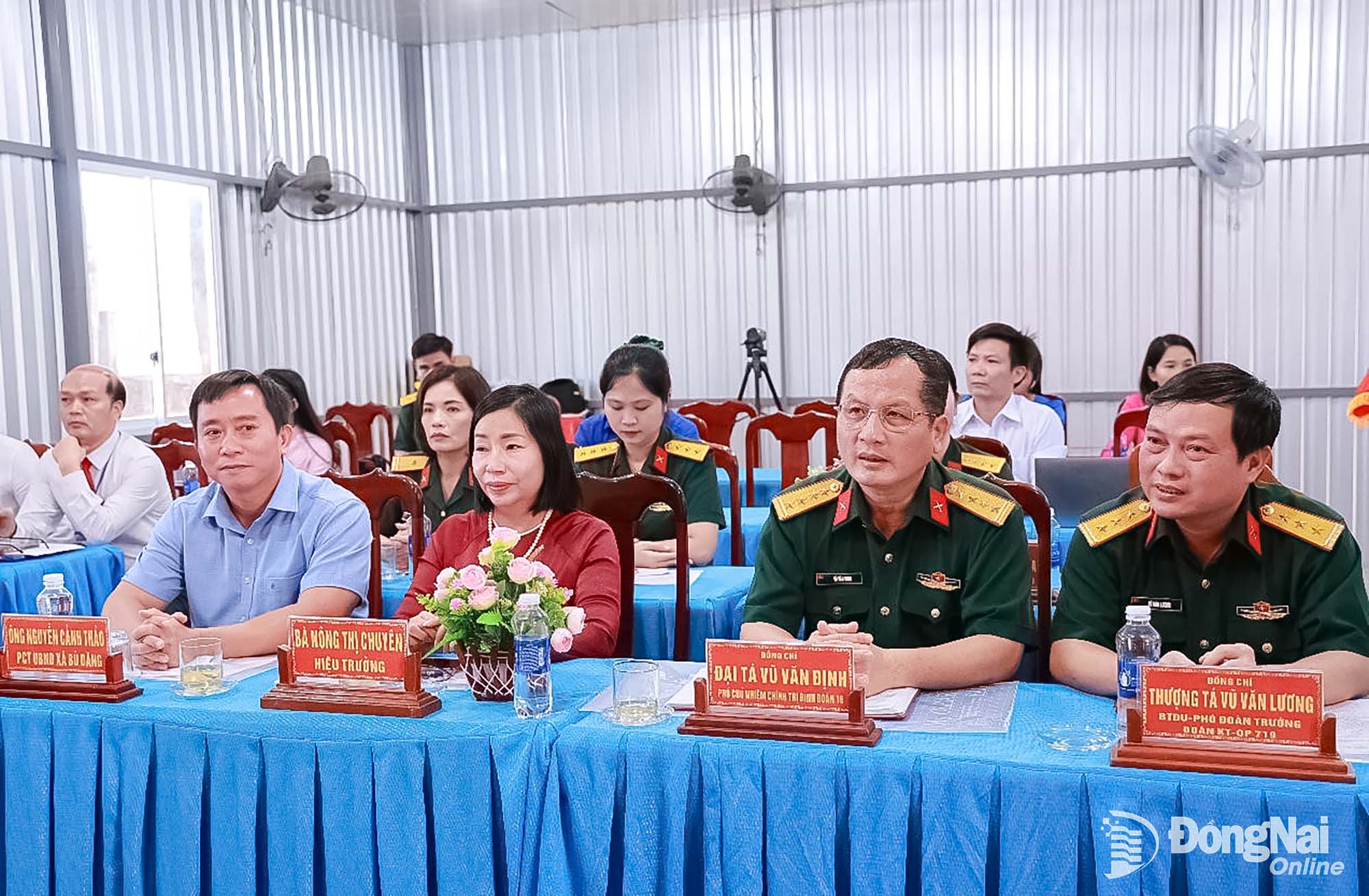 Các đại biểu dự hội nghị ký kết nghĩa