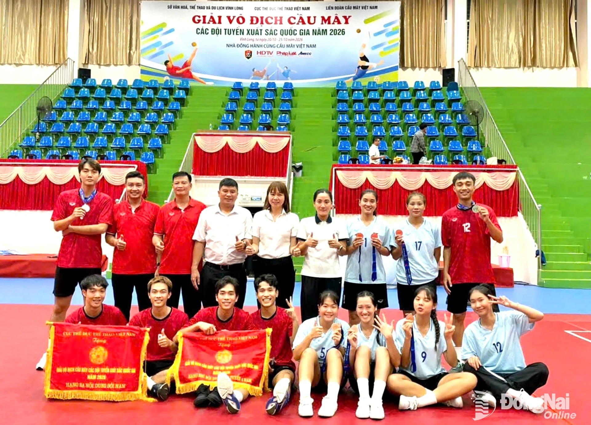 Members of the Dong Nai City sepak takraw team pose for a commemorative photo at the tournament.