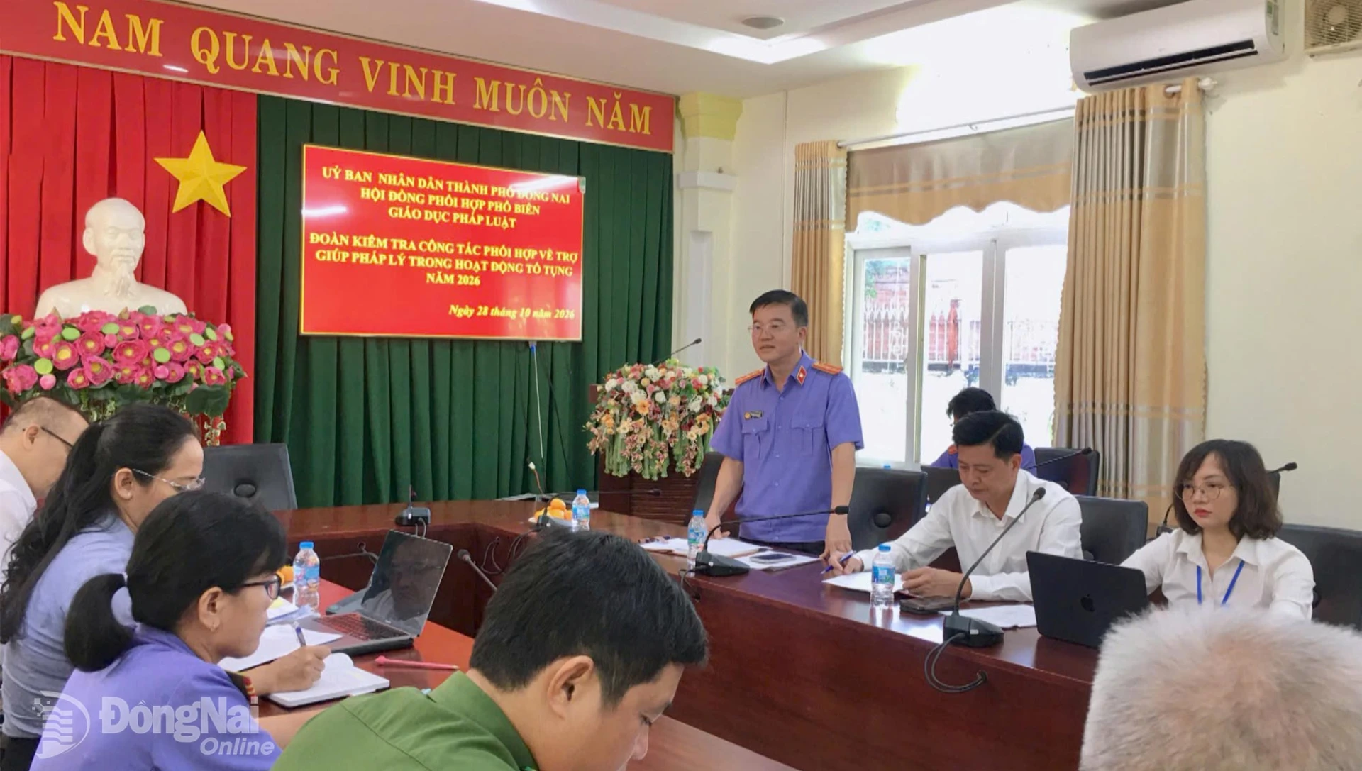 Đại diện Viện Kiểm sát nhân dân khu vực 3 báo cáo kết quả thực hiện công tác phối hợp trợ giúp pháp lý trong hoạt động tố tụng. Ảnh: Viết Cường.

