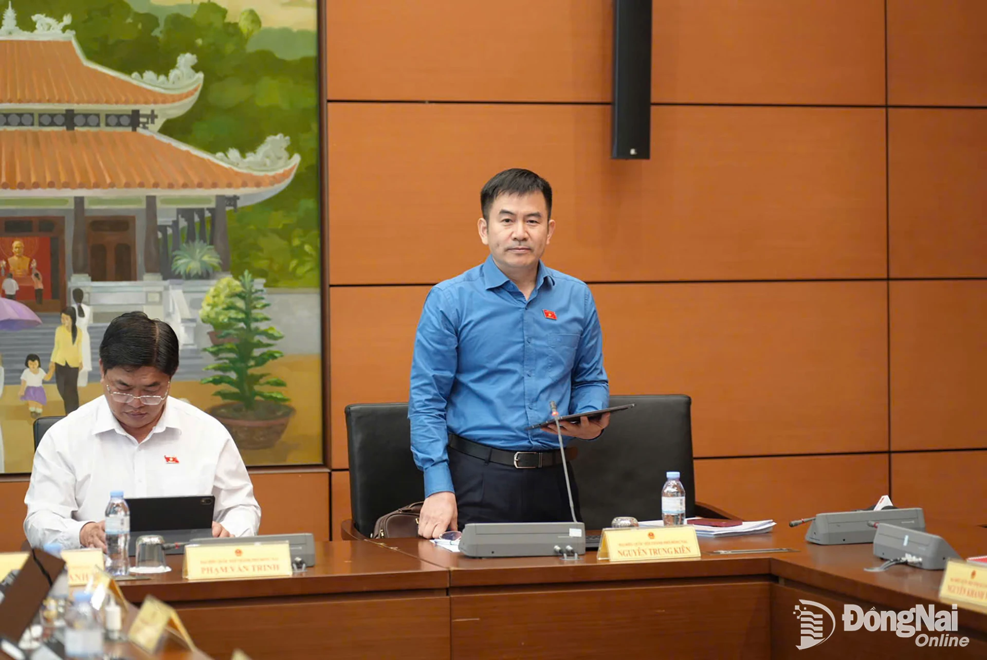 Đại biểu Nguyễn Trung Kiên (Đoàn Đại biểu Quốc hội thành phố Đồng Nai) phát biểu tại phiên thảo luận tổ ngày 21-10. Ảnh: CTV
