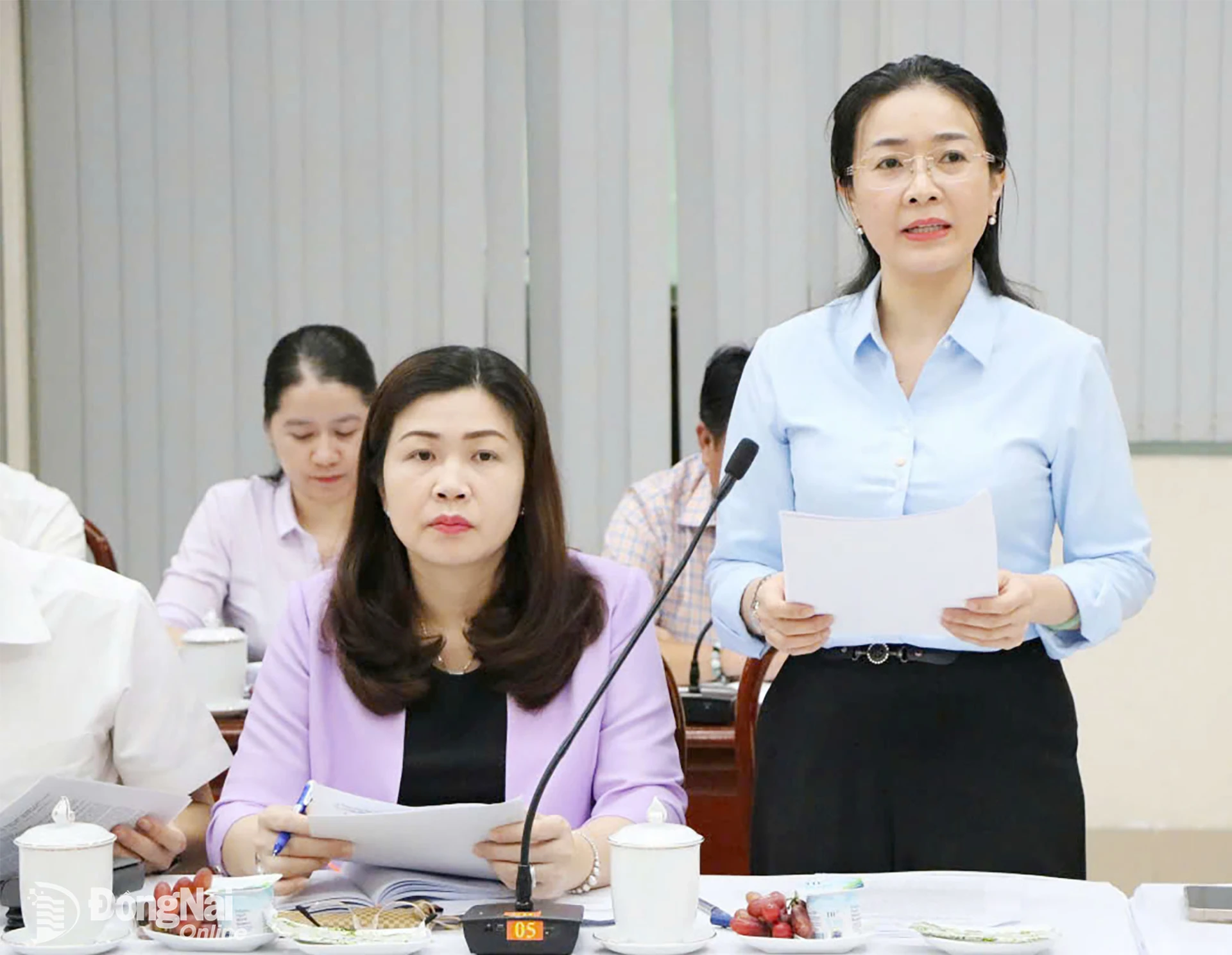 Thành ủy viên, Giám đốc Sở Tư pháp thành phố Phạm Thị Bích Thủy thông tin kết quả thực hiện công tác tổ chức thi hành pháp luật và theo dõi thi hành văn bản quy phạm pháp luật. Ảnh: An Nhơn