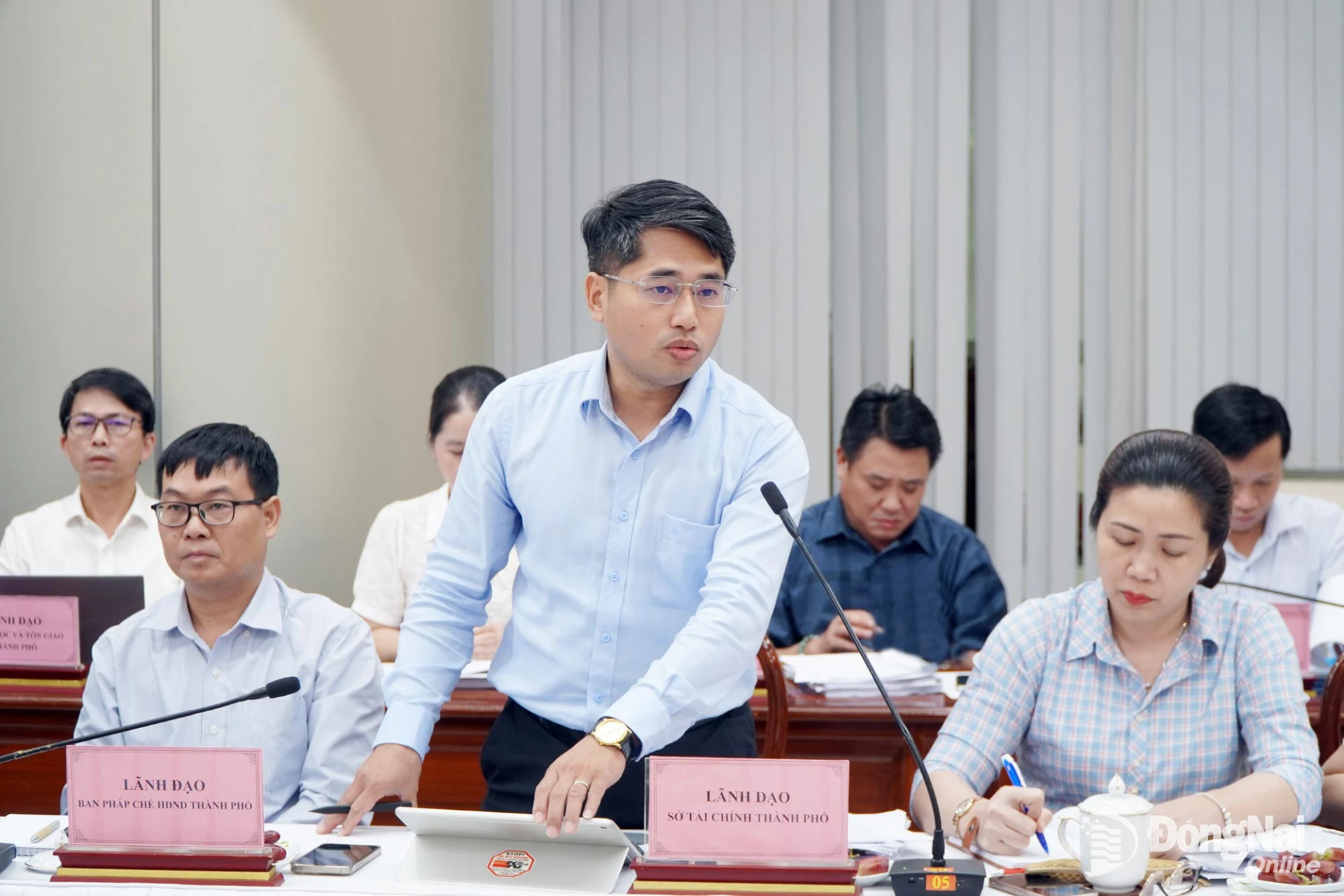 Đại diện các sở, ban, ngành của thành phố Đồng Nai tham gia phát biểu ý kiến. Ảnh: An Nhơn