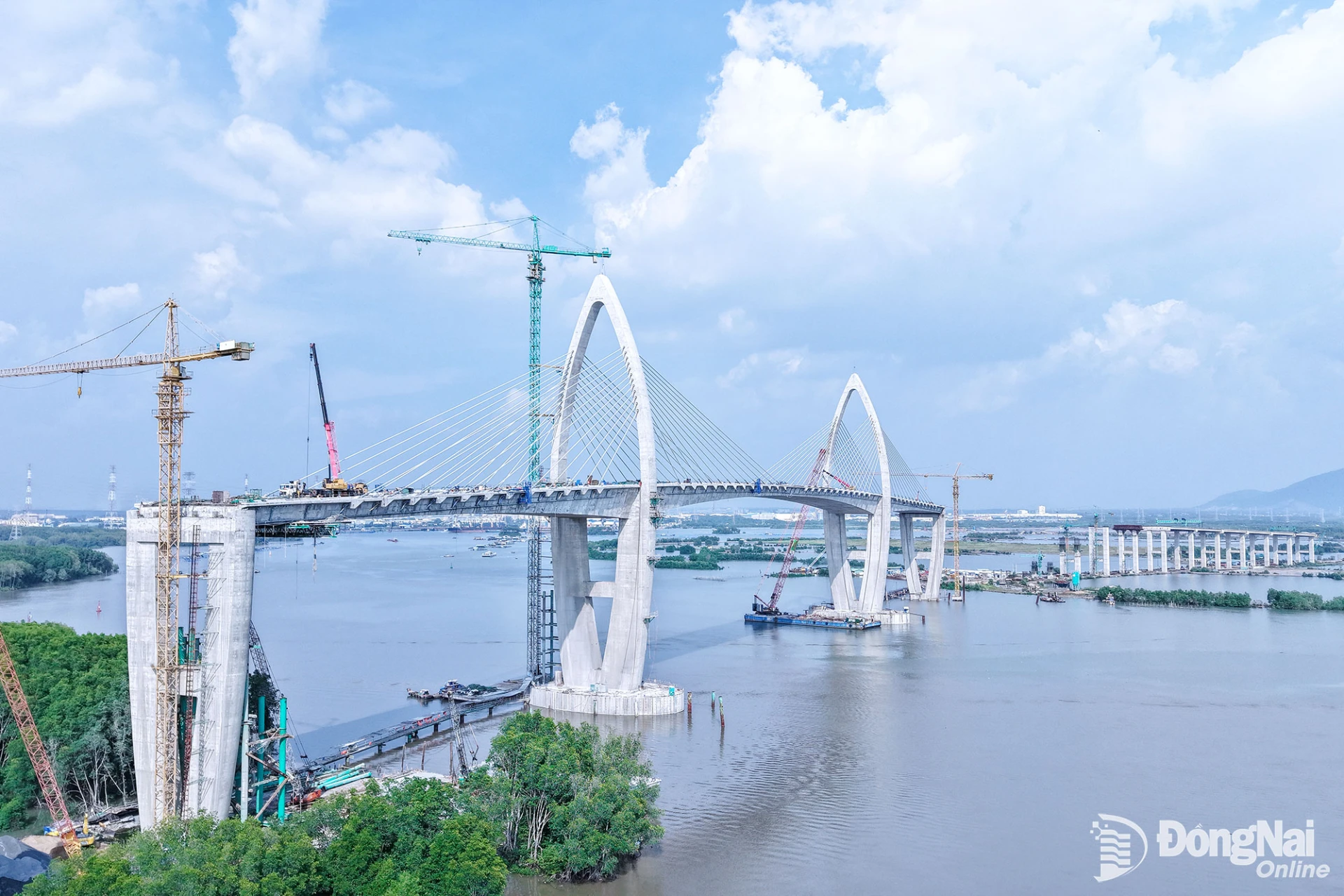 Cầu Phước An kết nối thành phố Đồng Nai với Thành phố Hồ Chí Minh đã đúc xong nhịp chính. Ảnh: CÔNG NGHĨA