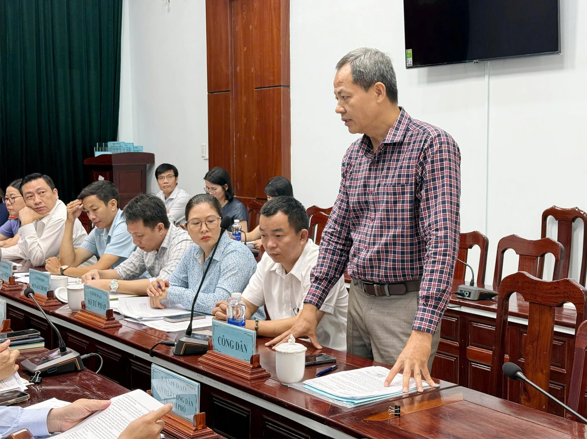 Đại diện Công ty TNHH Nhung Điệp Bình Dương (Thành phố Hồ Chí Minh) trình bày ý kiến tại buổi tiếp công dân. Ảnh: Kim Liễu