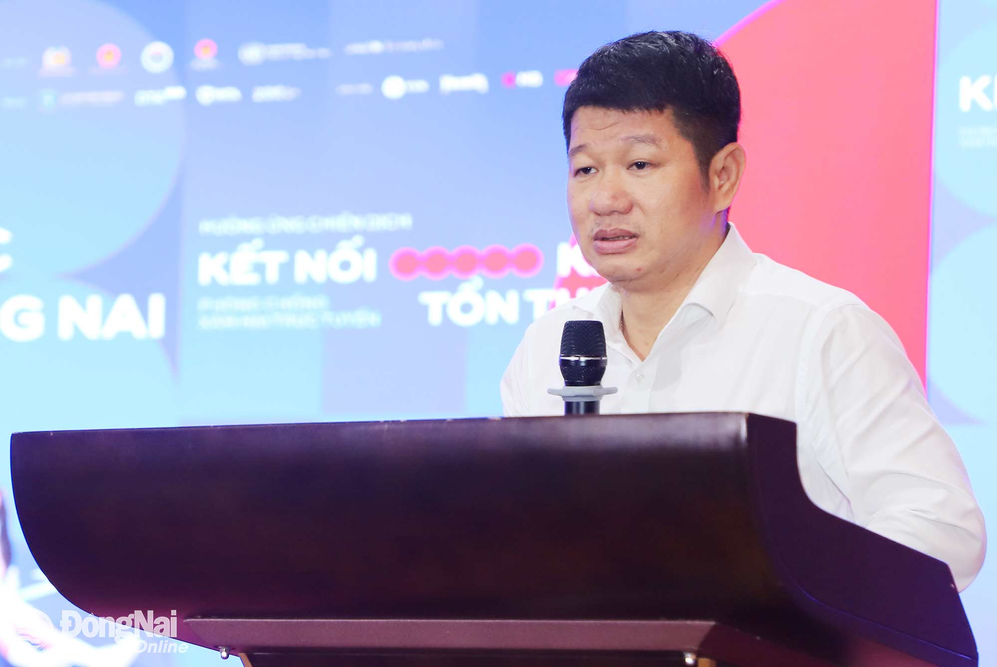 Phó Giám đốc Sở Giáo dục vào Đào tạo thành phố Đồng Nai Đỗ Đăng Bảo Linh phát biểu hưởng ứng. Ảnh: Công Nghĩa