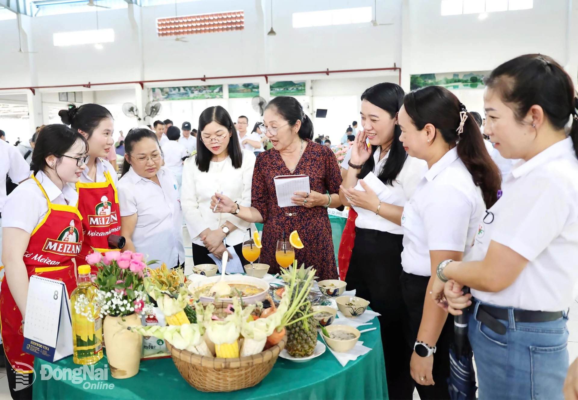 The Grassroots Trade Union of Dona Pacific (Vietnam) Co., Ltd. in Binh Minh Commune organizes a cooking competition for workers. Photo: N. Hoa