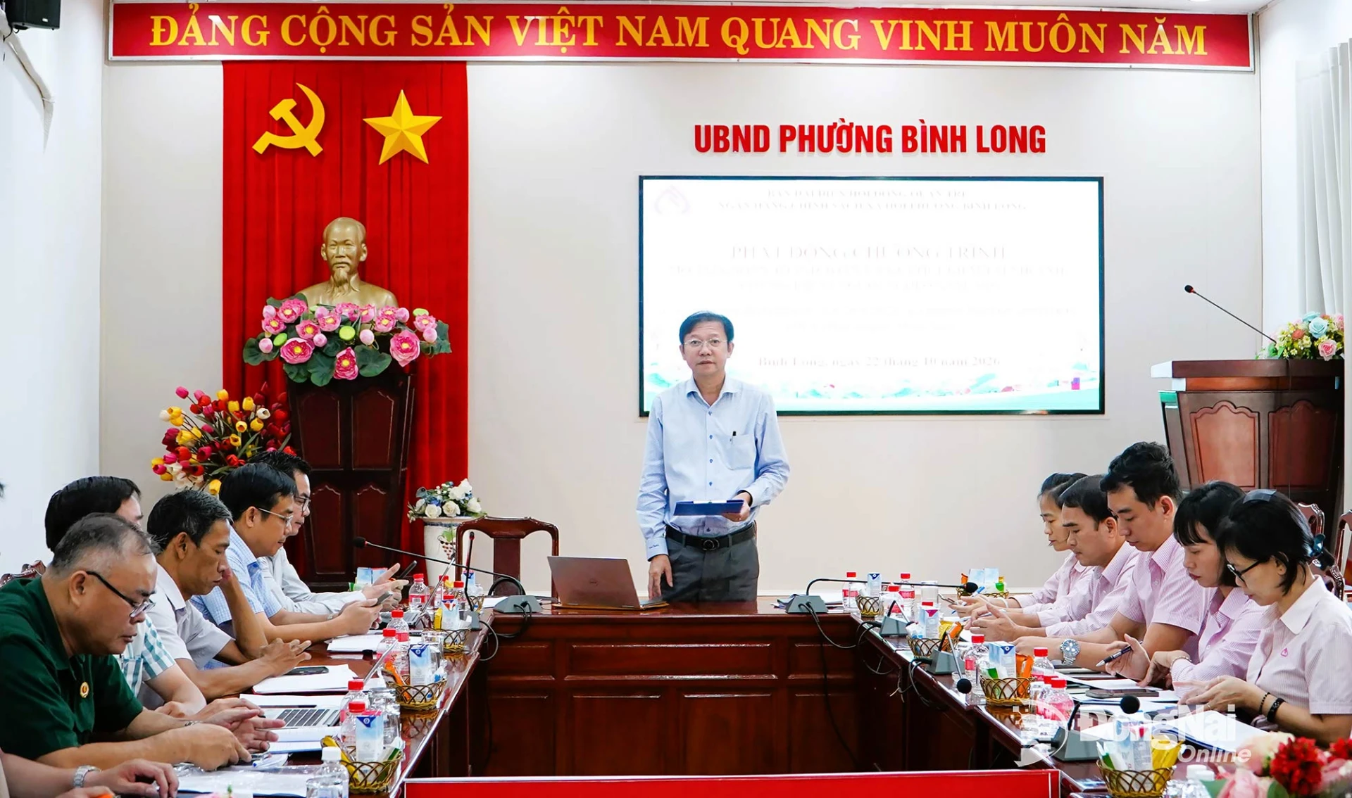 Chủ tịch UBND phường Đặng Hoàng Thái, Trưởng Ban đại diện Hội đồng quản trị Ngân hàng Chính sách xã hội Bình Long phát biểu kết luận tại hội nghị. Ảnh: Văn Tâm
