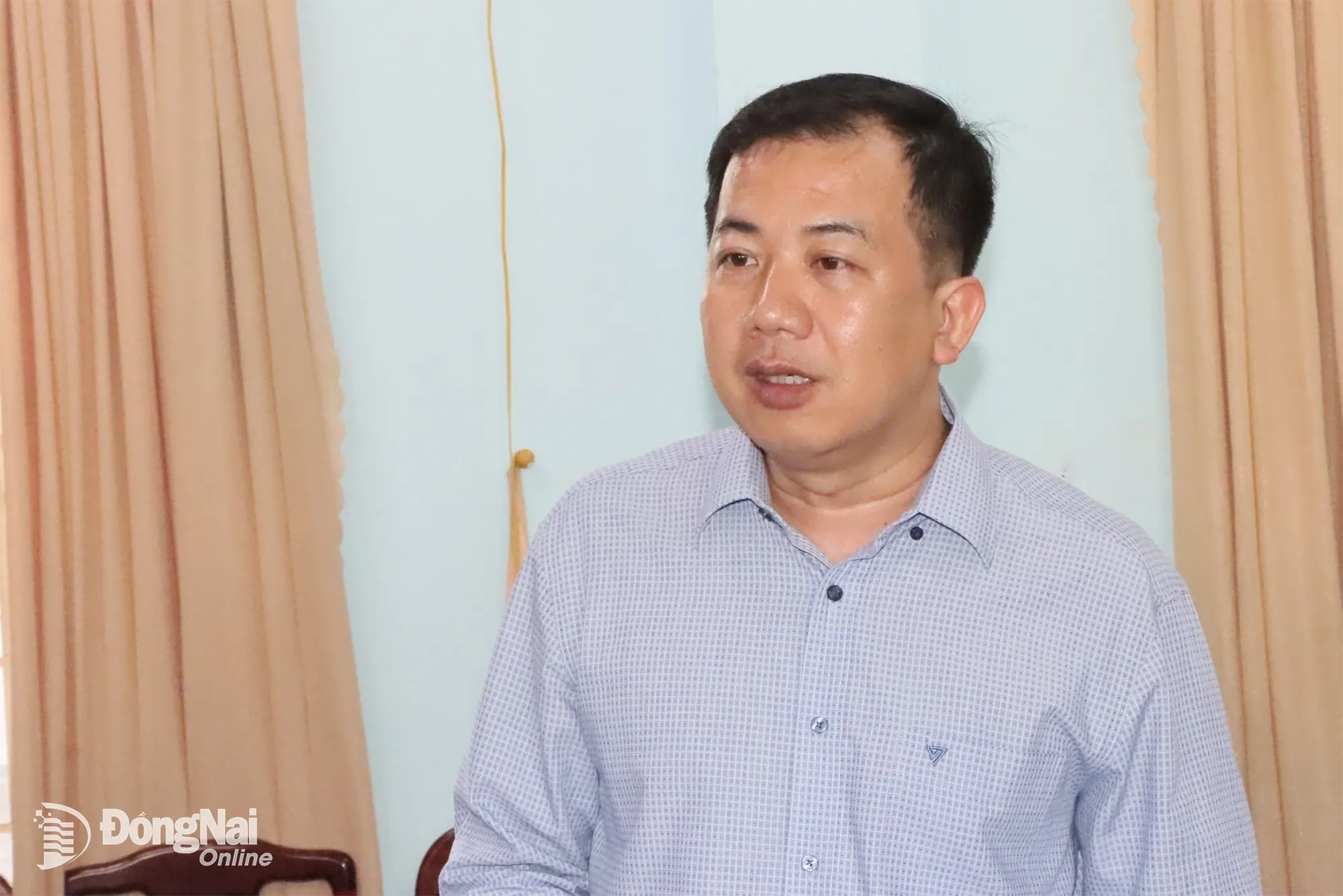 Ông Lại Thế Thông, Bí thư Đảng ủy, Chủ tịch HĐND xã Xuân Phú, Ủy viên Ban Dân tộc HĐND thành phố phát biểu tại buổi giám sát. Ảnh: Quang Minh