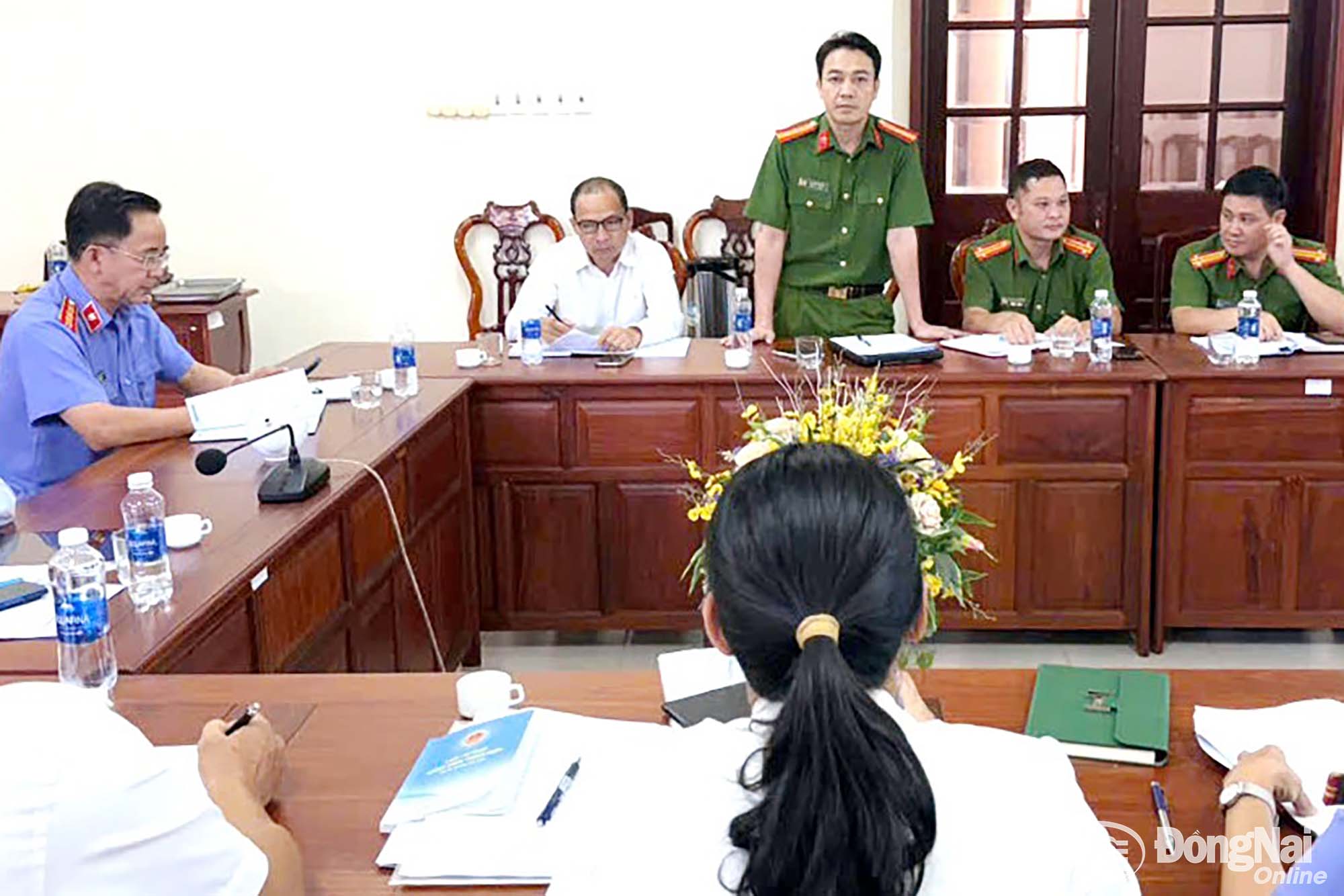 Các đơn vị trình bày báo cáo việc lập, cập nhật và quản lý sổ theo dõi vụ việc trợ giúp pháp lý trong hoạt động tố tụng. Ảnh: Viết Cường

