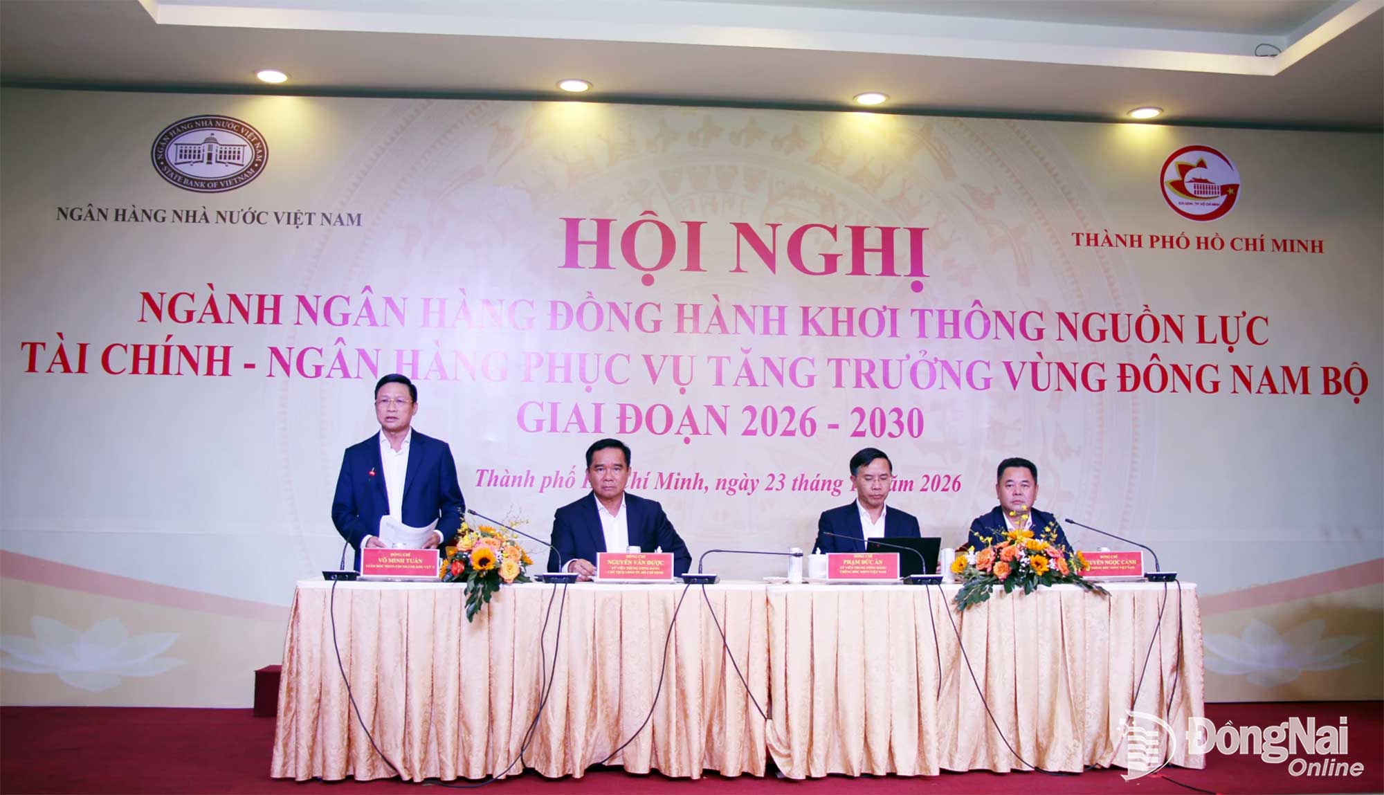 Vo Minh Tuan, Director of SBV’s Region 2, moderates a discussion session at the conference. Photo: Hai Quan

